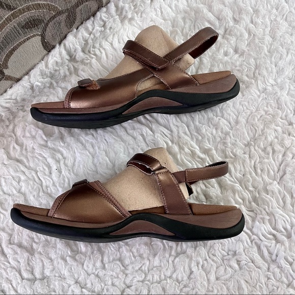 Clarks bronze sandals, size 11 - Picture 4 of 9
